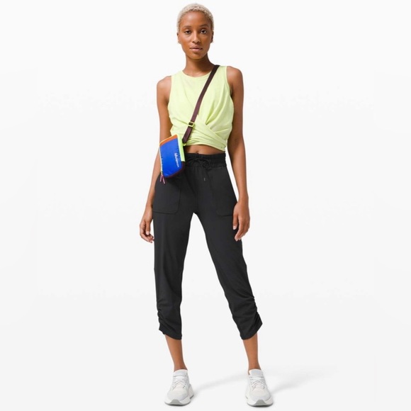 Lululemon Beyond the Studio Crops size 6 - Picture 1 of 10
